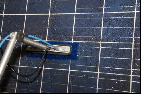 Capture Solarreinigung von verschmutzten Solarmodulen durch Experten