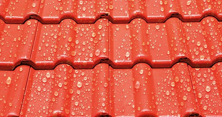 Dachbeschichtung mit sichtbarem Vorher-Nachher Ergebnis